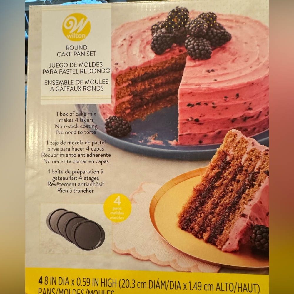 Wilton 8-inch Round Cake Pan Set, NIB never used